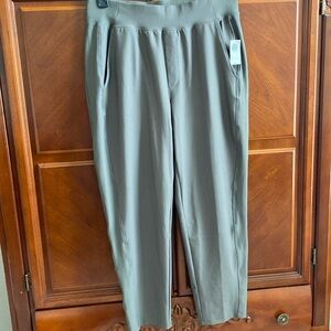 NWT TAPERED HIGH RISE ANKLE PANTS